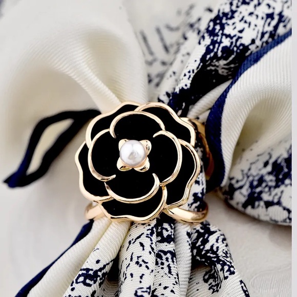 Jewelry - NEW ✨Women’s decorative Scarf ring ONLY; dainty scarf style ring;scarf buckle